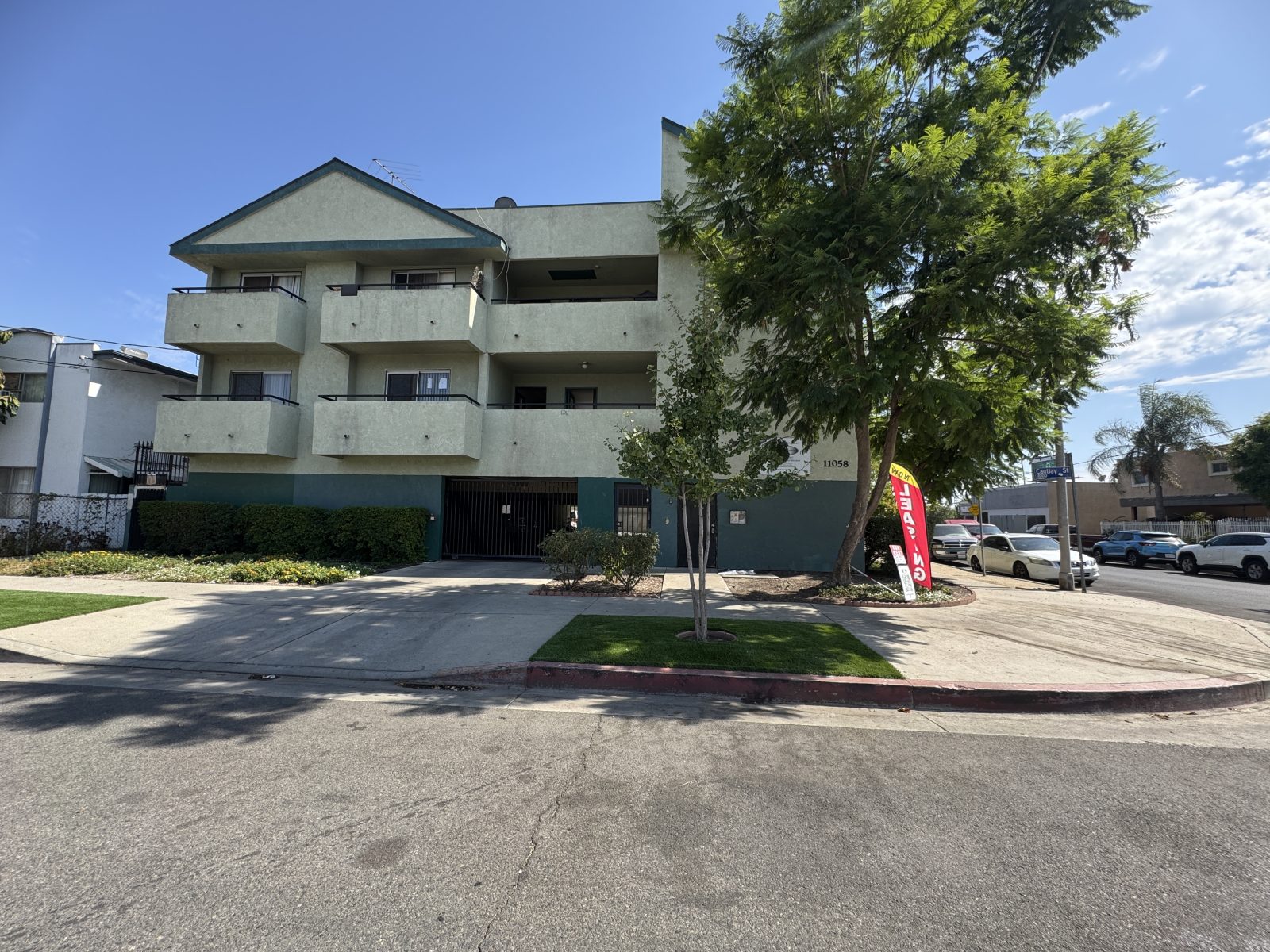 11058 CANTLAY ST exterior