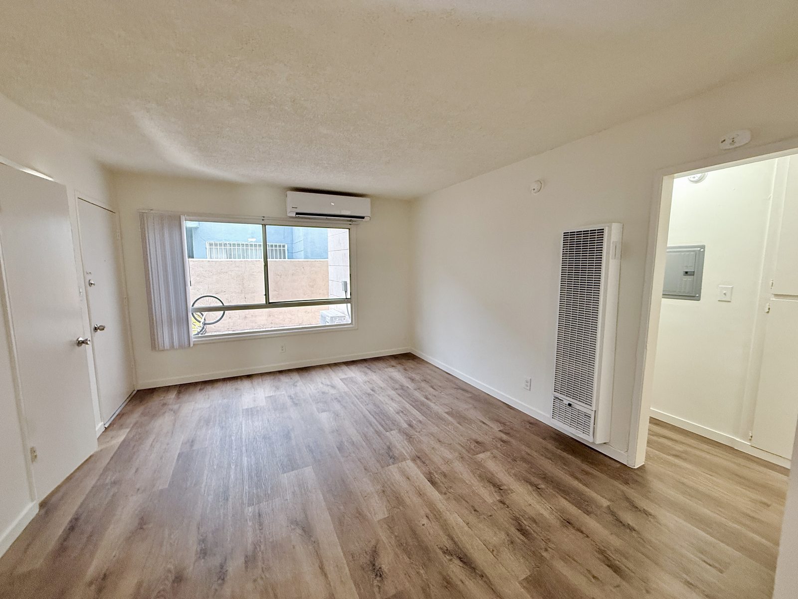 7250 ENSIGN AVE Apt. 3 interior