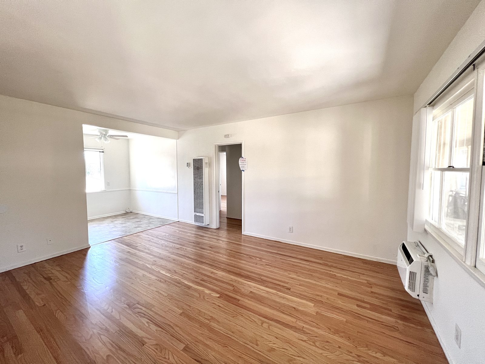 6743 HASKELL AVE Apt. 5 interior