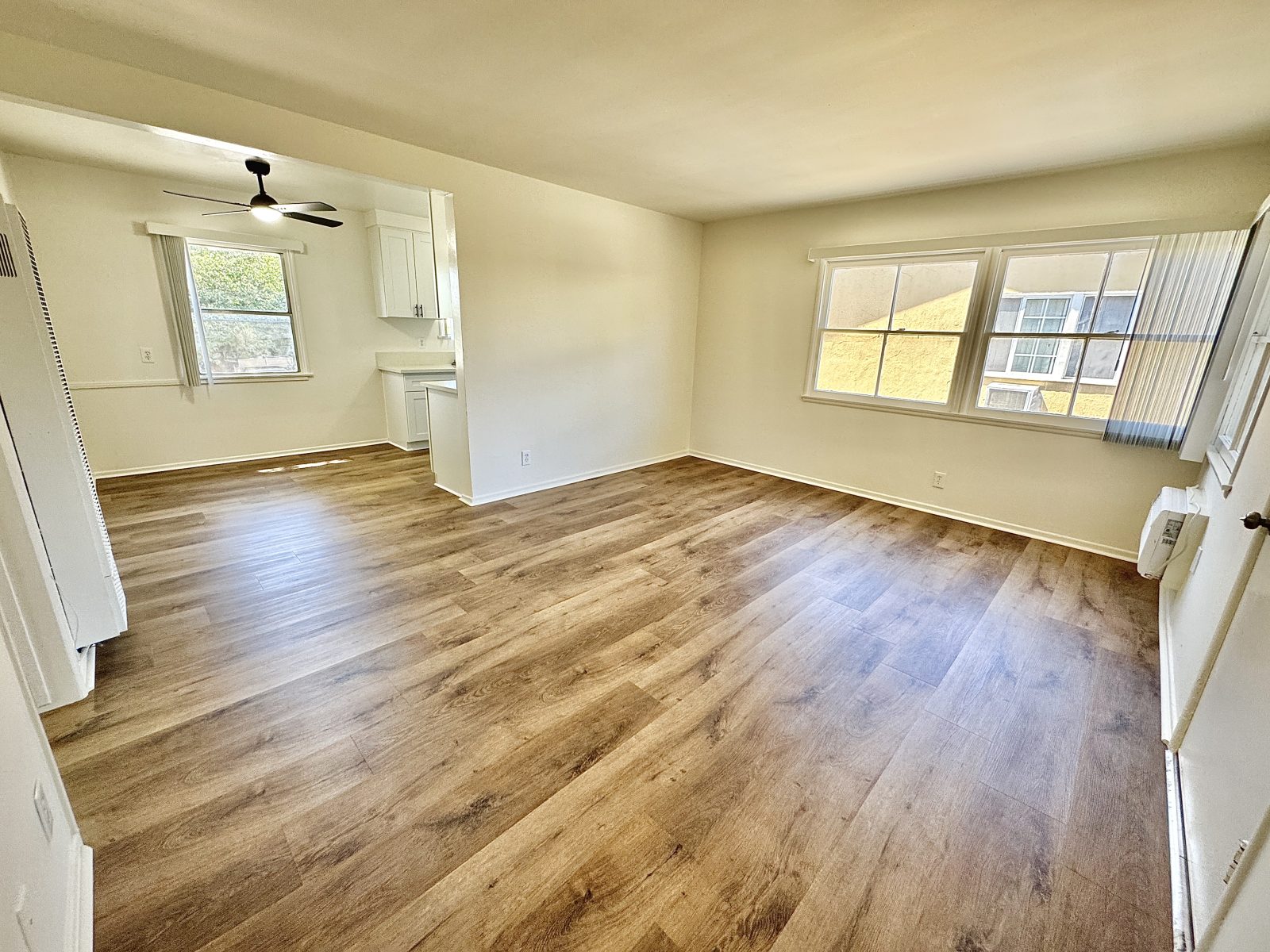 6743 HASKELL AVE Apt. 6 interior