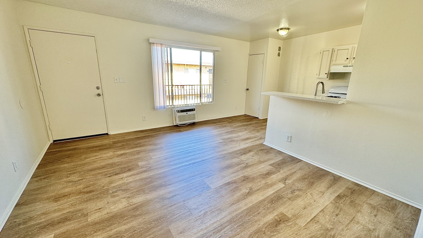 11959 RUNNYMEDE ST Apt. 8 interior