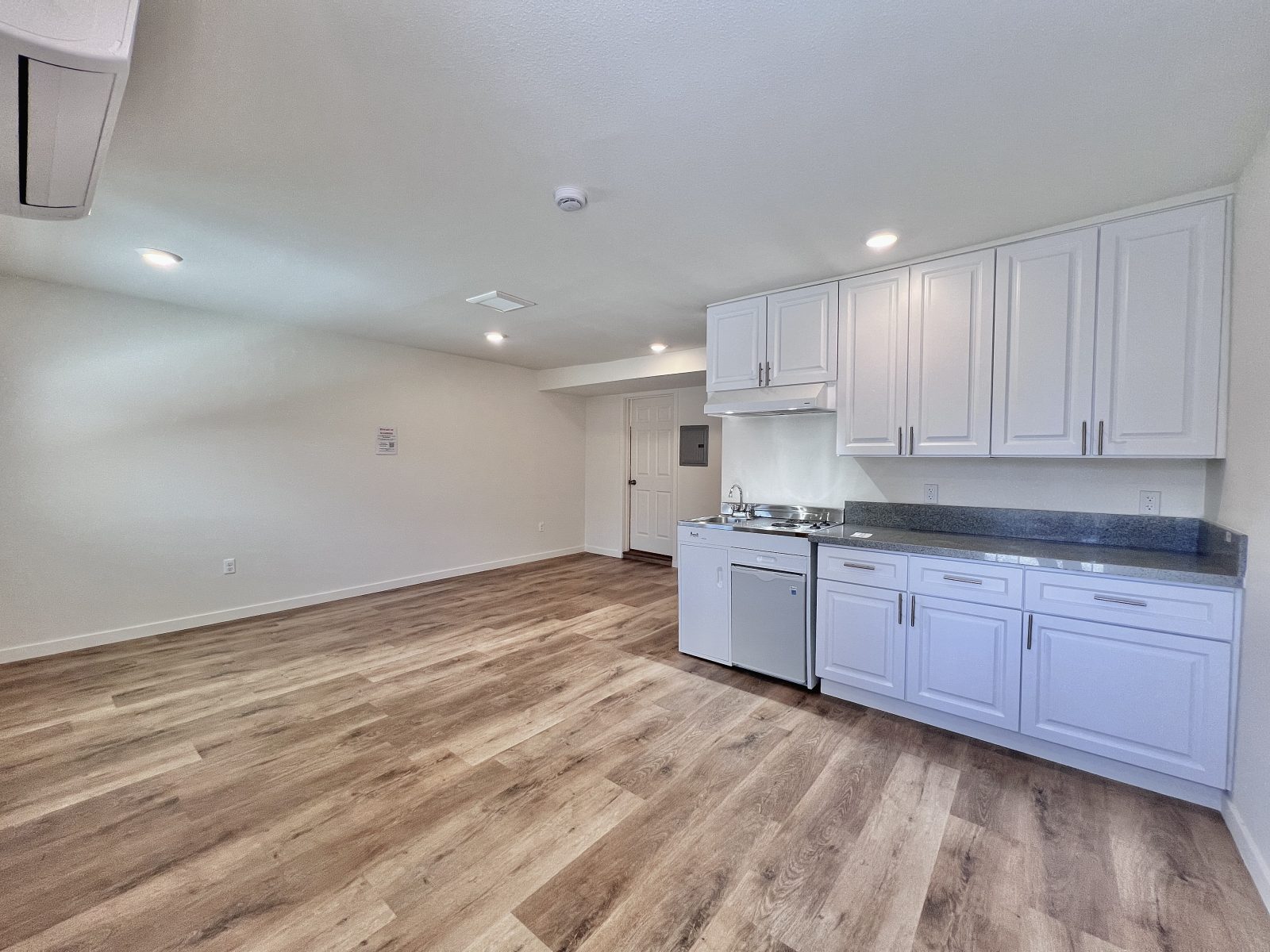 12040 STRATHERN Apt. 48 interior